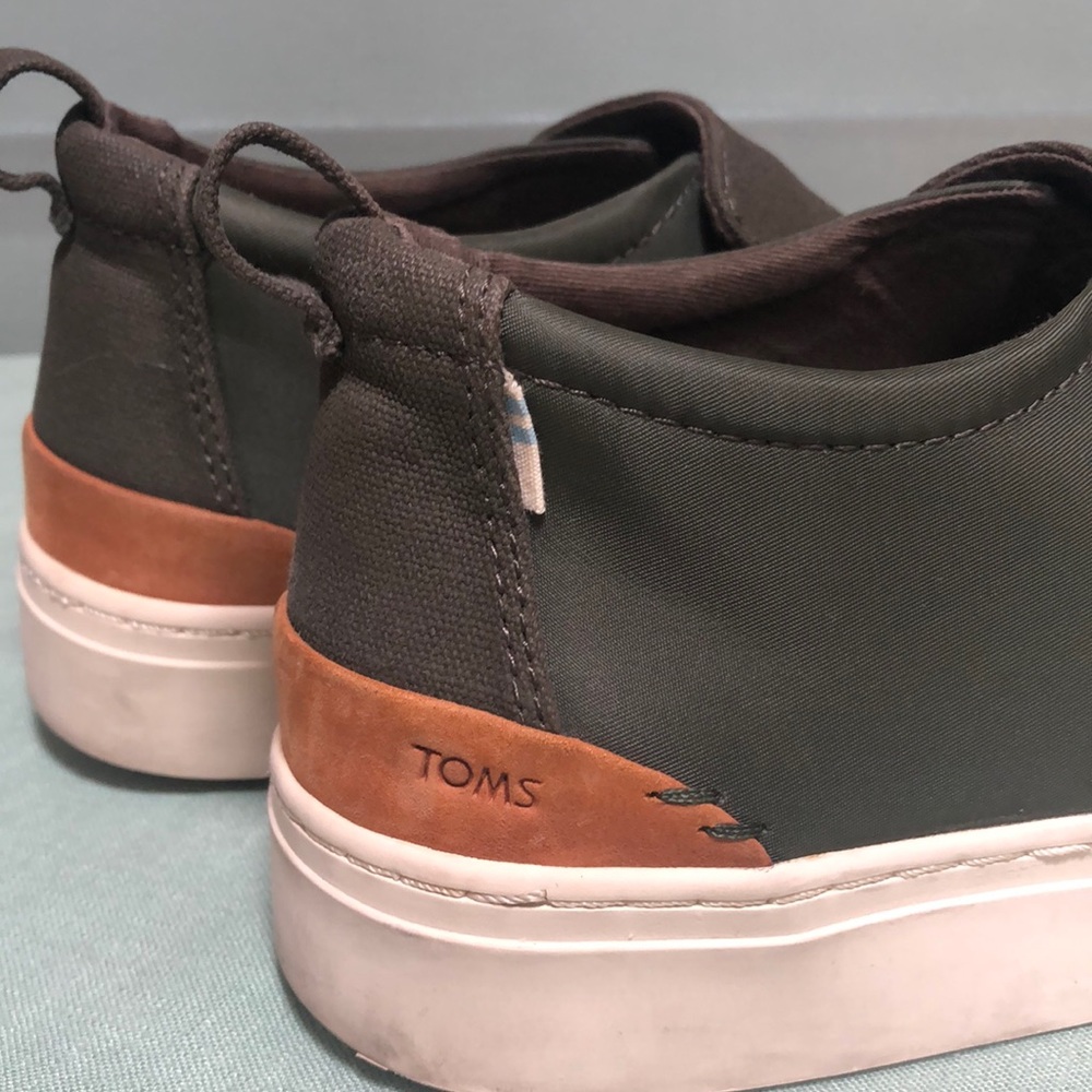 Toms - Picture 3 of 9
